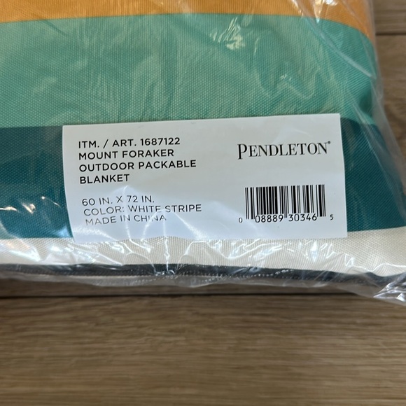 Pendleton Striped Outdoor Blanket - NWT! - Picture 3 of 4